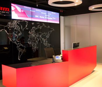 Empfangsbereich mit Empfangstheke